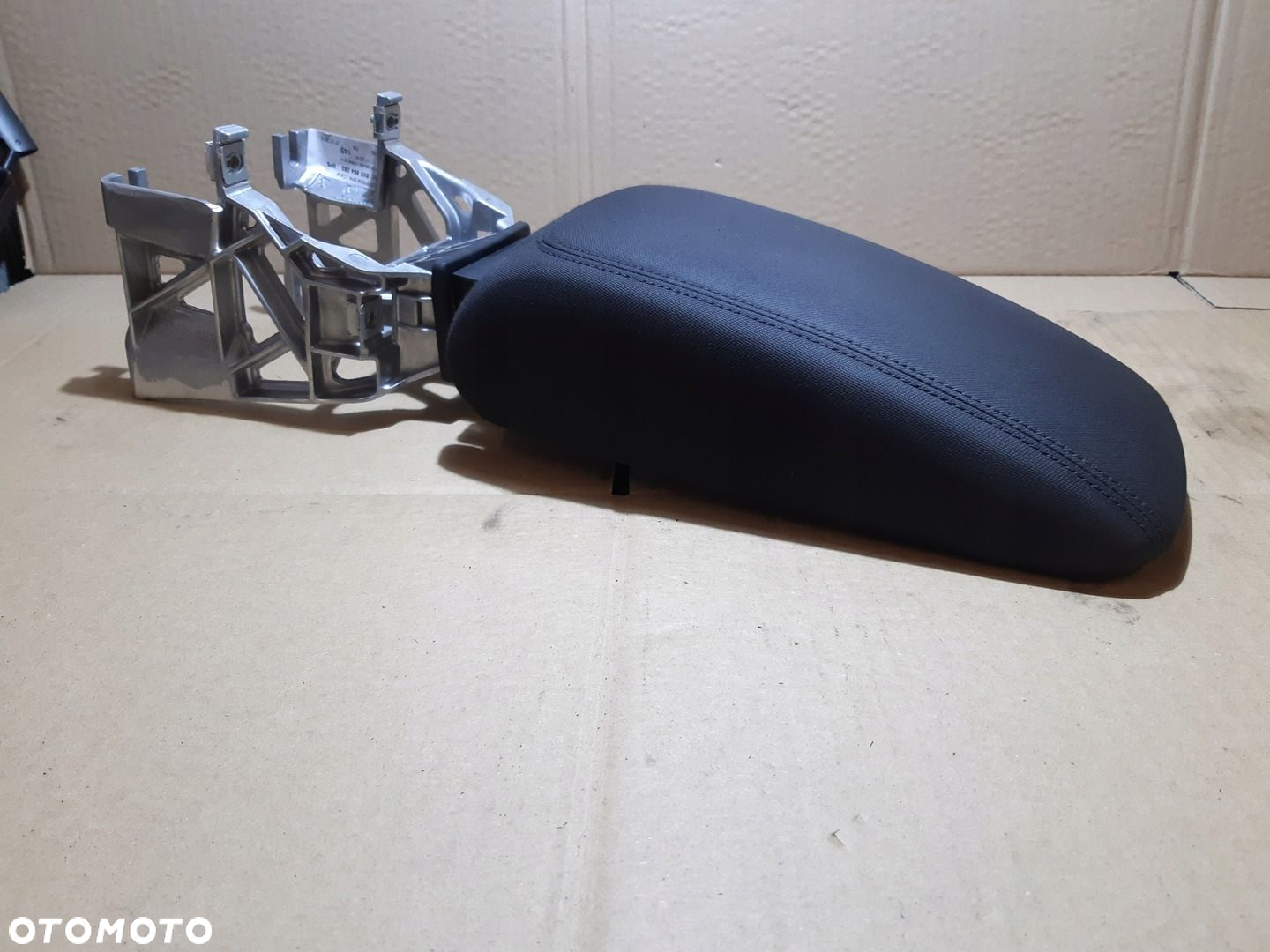 AUDI A3 8V PODŁOKIETNIK PRZÓD 8V0864283 - 6
