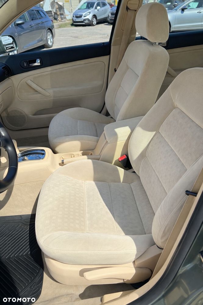 Volkswagen Passat 1.9 TDI Highline - 15