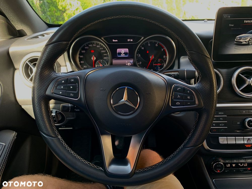 Mercedes-Benz CLA 250 4-Matic AMG Line - 24