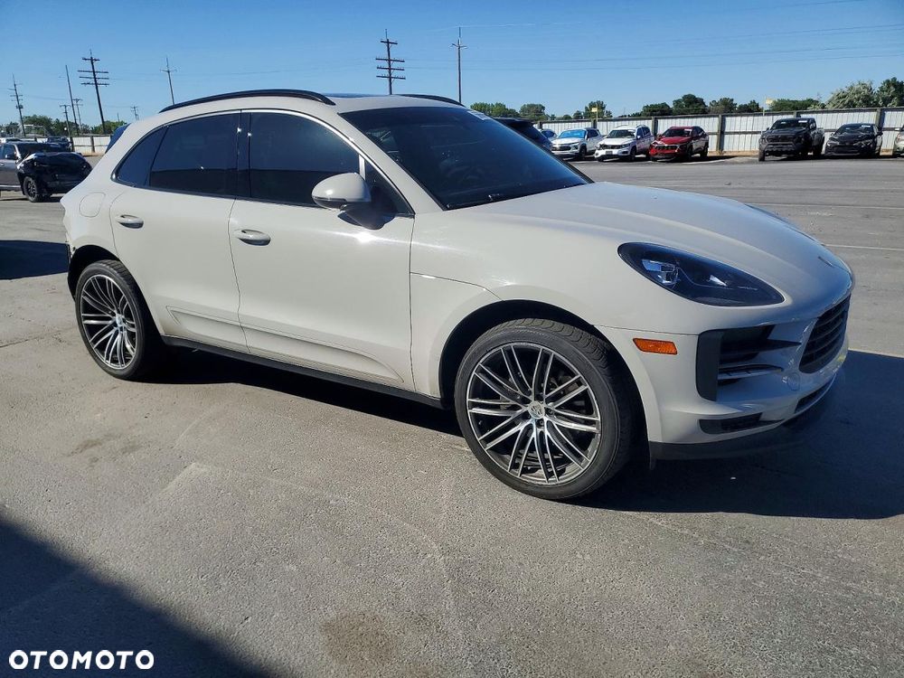 Porsche Macan - 1