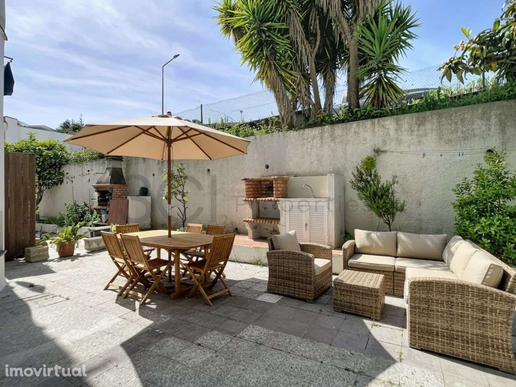 APARTAMENTO T2 COM ARRECADAÇÃO E PARQUEAMENTO EM SESIMBRA - Grande imagem: 2/34