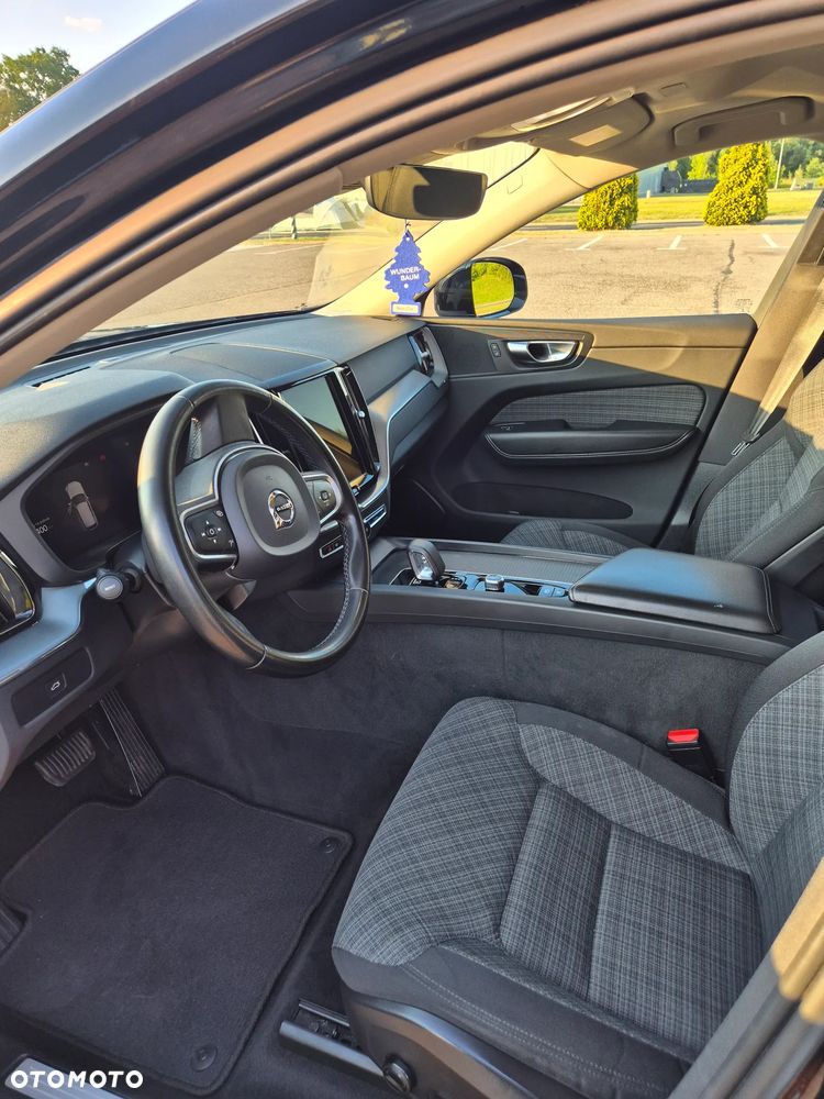 Volvo XC 60 B4 D Essential - 3
