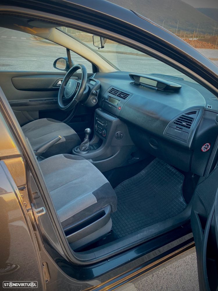 Citroën C4 1.6 HDi 110 Exclusive - 3