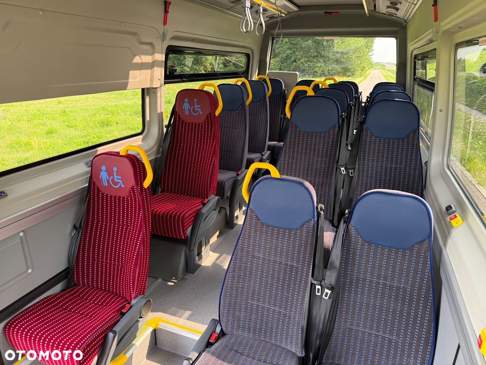 Mercedes-Benz Sprinter 517 - 18