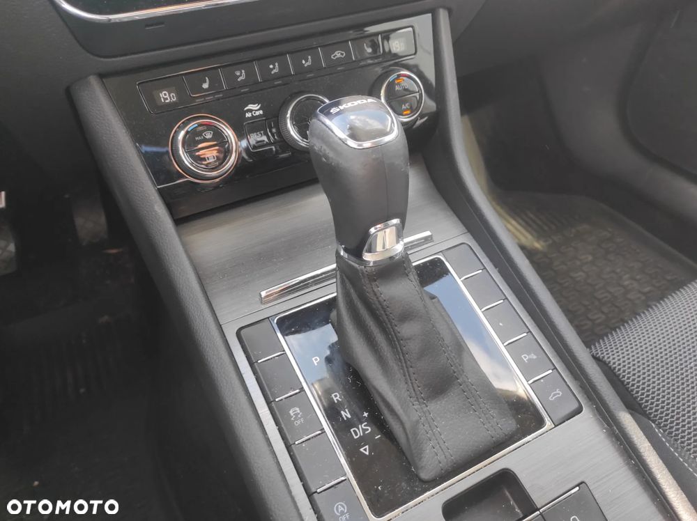 Skoda Superb 2.0 TDI SCR Style DSG - 17