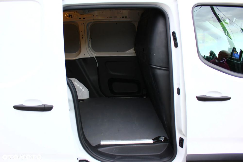 Toyota PROACE CITY BLASZAK 2 OSOBOWY 1.2 D-4T BENZYNA 110KM PEWNE AUTO FV23% - 35