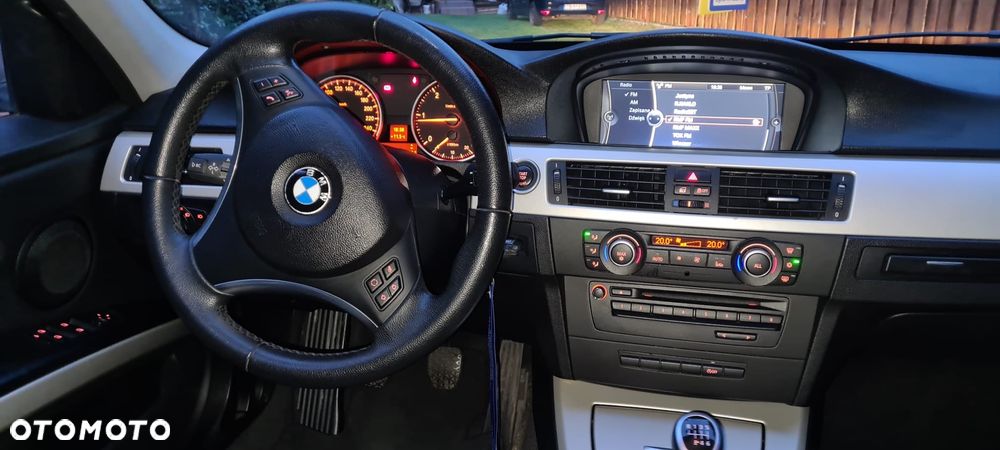 BMW Seria 3 320d DPF Efficient Dynamics Edition - 16