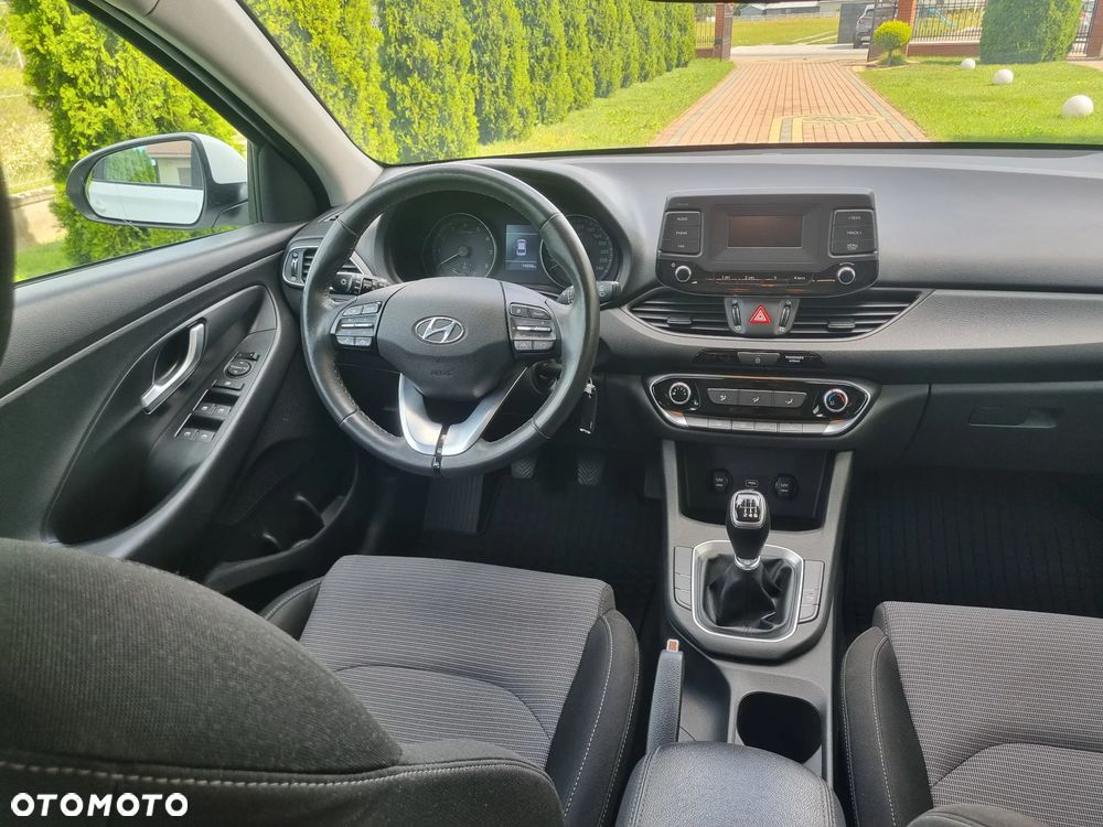 Hyundai i30 1.5 DPI Classic + - 14