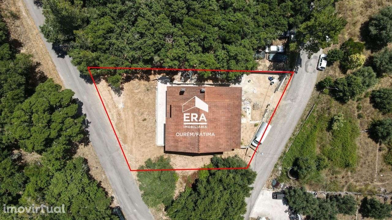 Moradia T5 localizada perto de Ourém - Grande imagem: 2/29