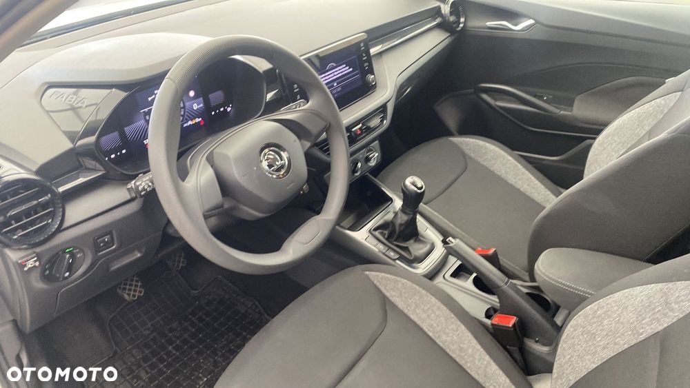 Skoda Fabia 1.0 Essence - 10
