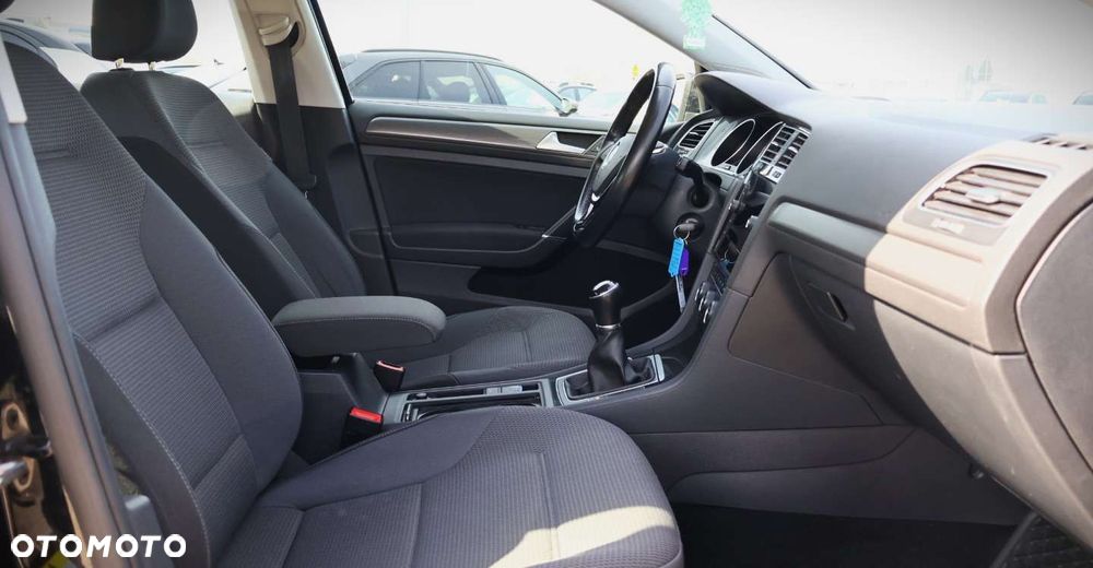Volkswagen Golf - 17