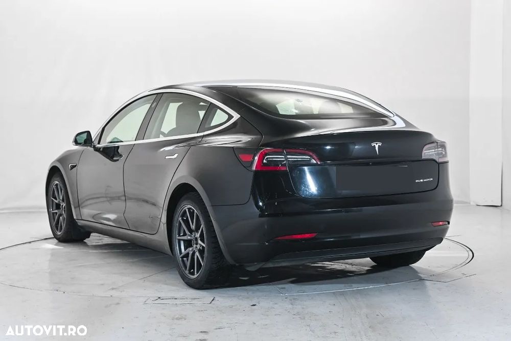 Tesla Model 3 - 3