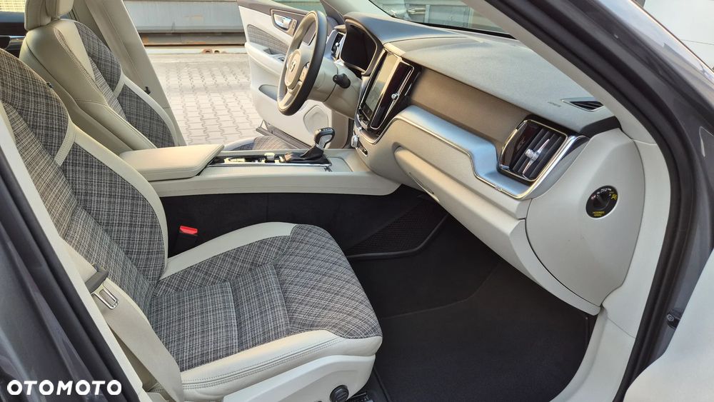 Volvo XC 60 D4 Momentum Pro - 19