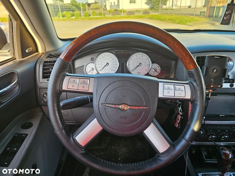 Chrysler 300C 5.7 V8 Hemi - 9