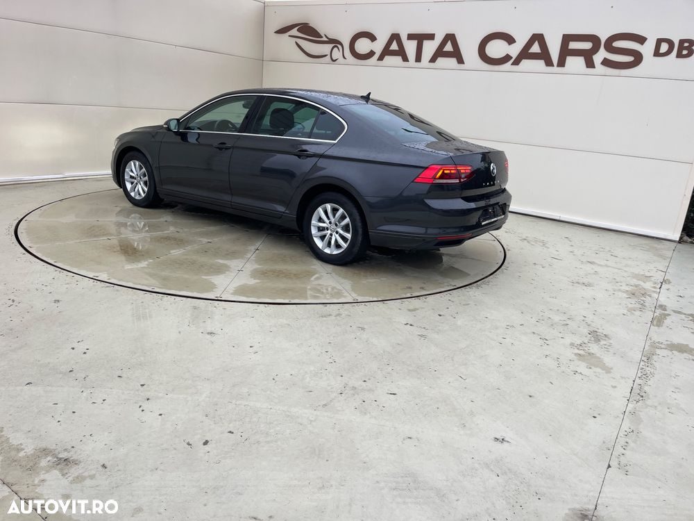 Volkswagen Passat - 10