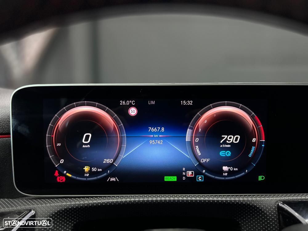 Mercedes-Benz A 250 e AMG Line - 13