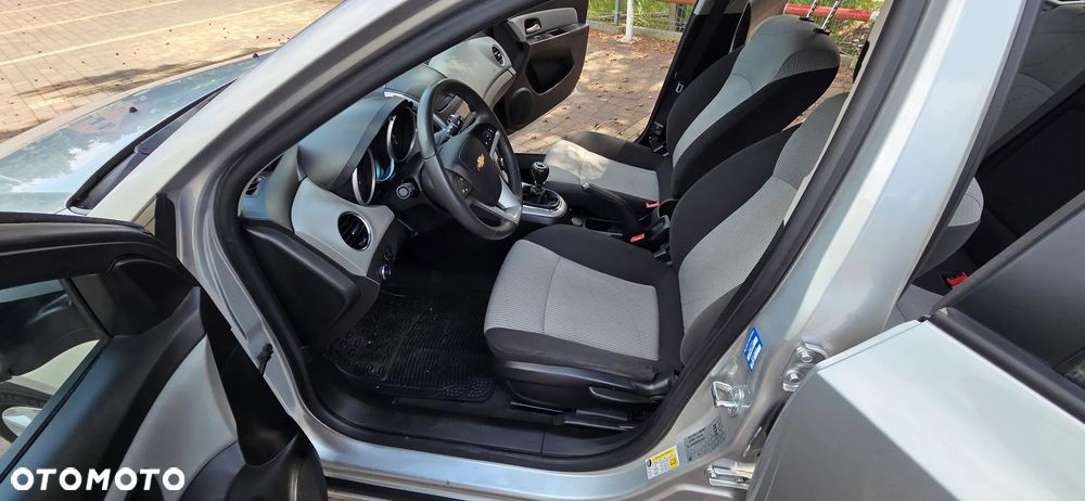 Chevrolet Cruze 1.6 LS - 13