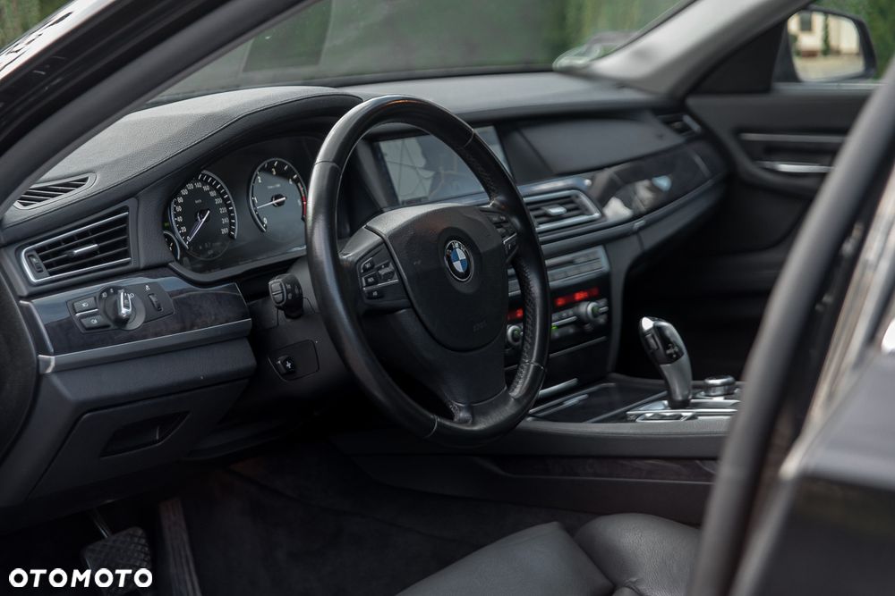BMW Seria 7 730d - 26