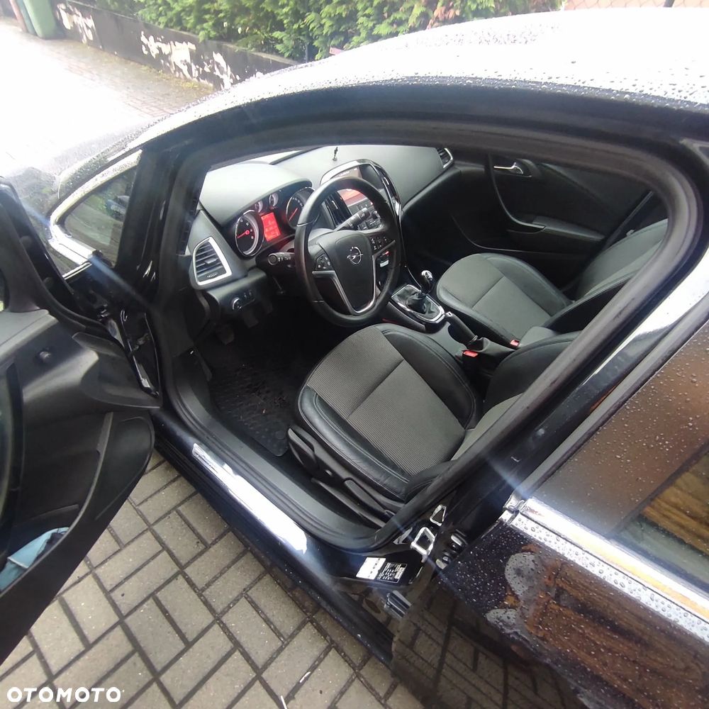Opel Astra 1.4 T Executive - 4