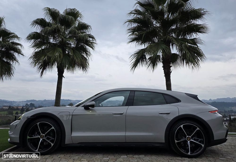 Porsche Taycan Cross Turismo 4 - 7