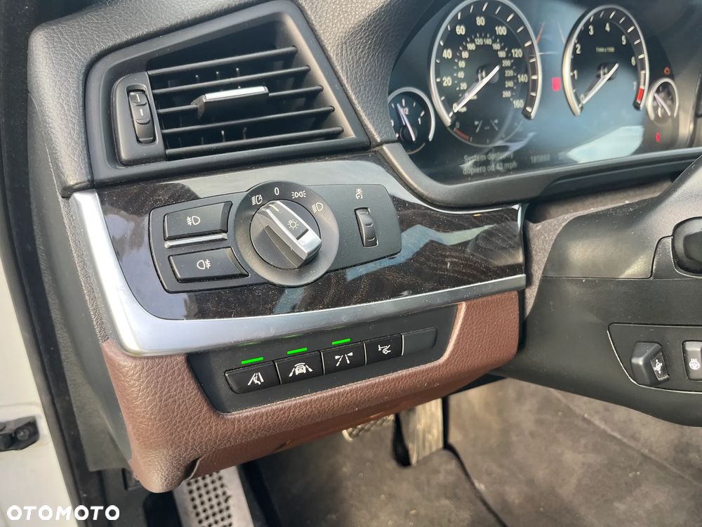 BMW Seria 5 550i xDrive Luxury Line - 25