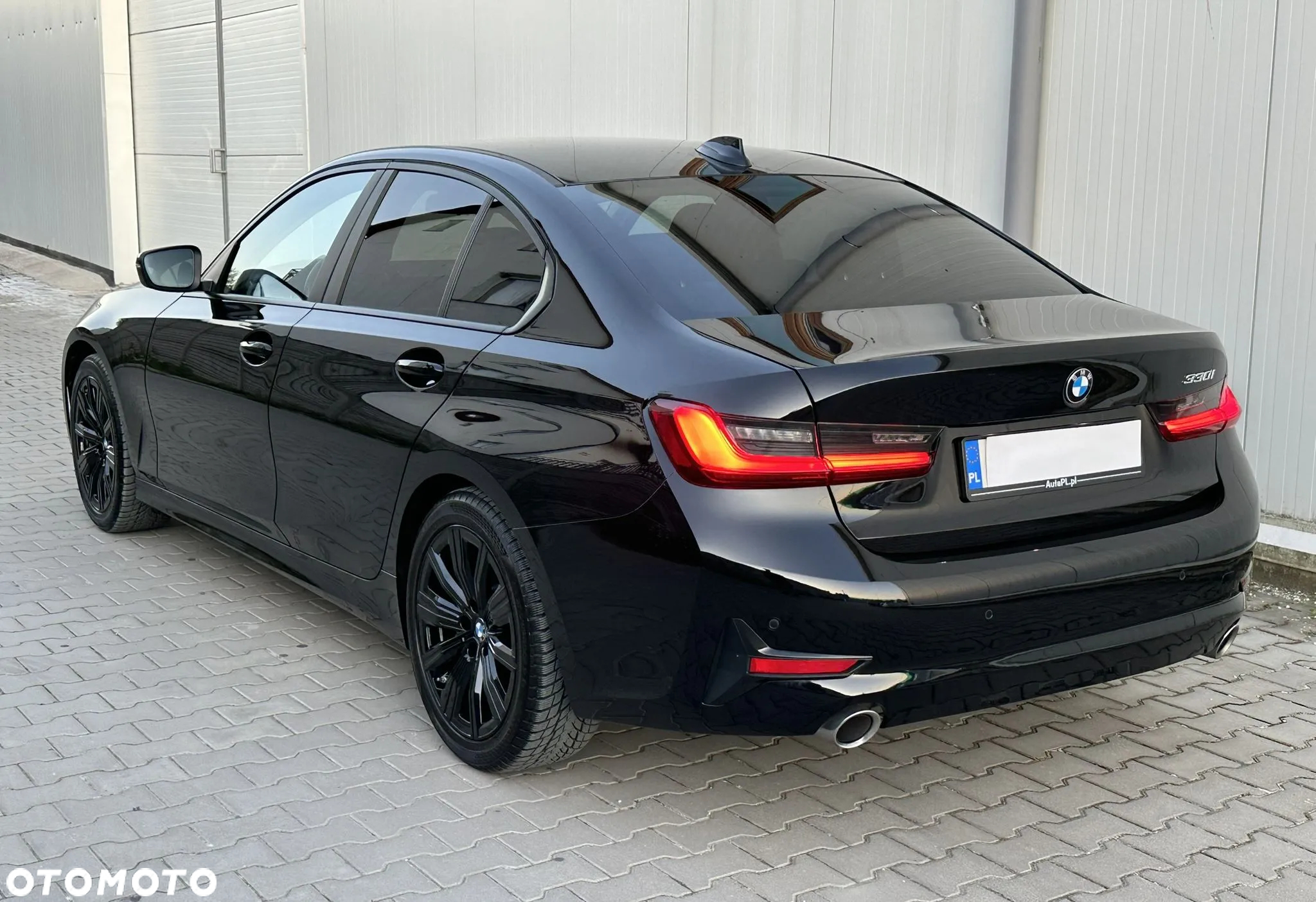 BMW Seria 3 330i Sport - 17