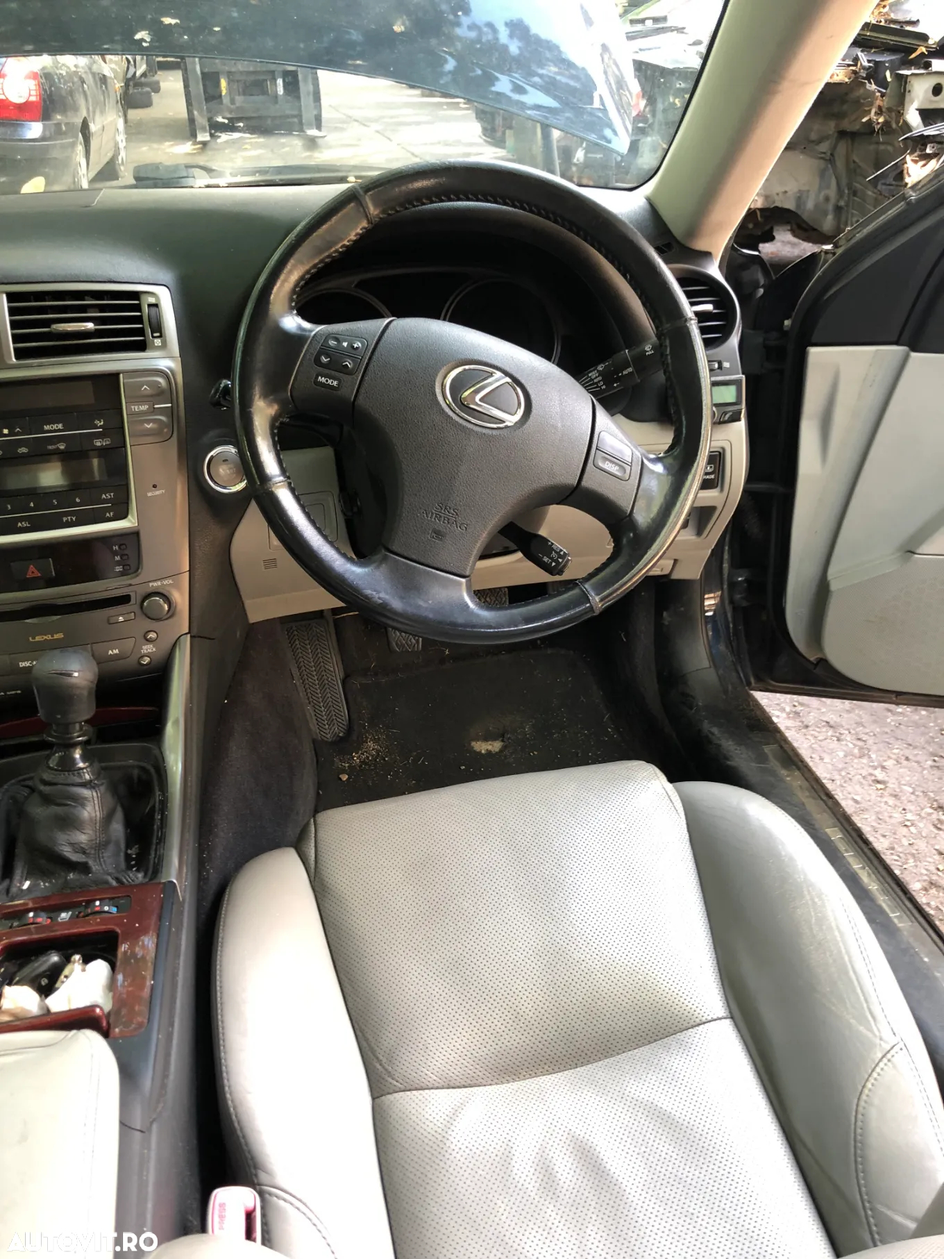 Dezmembrez Lexus IS 220D - 16