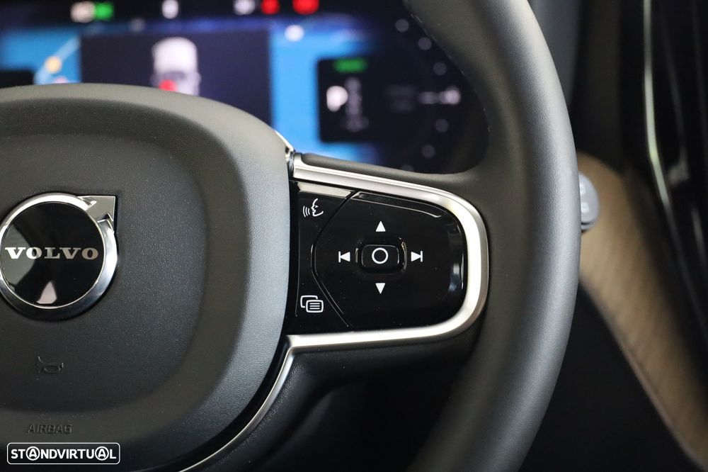 Volvo XC 60 2.0 T6 PHEV Plus Dark AWD - 24