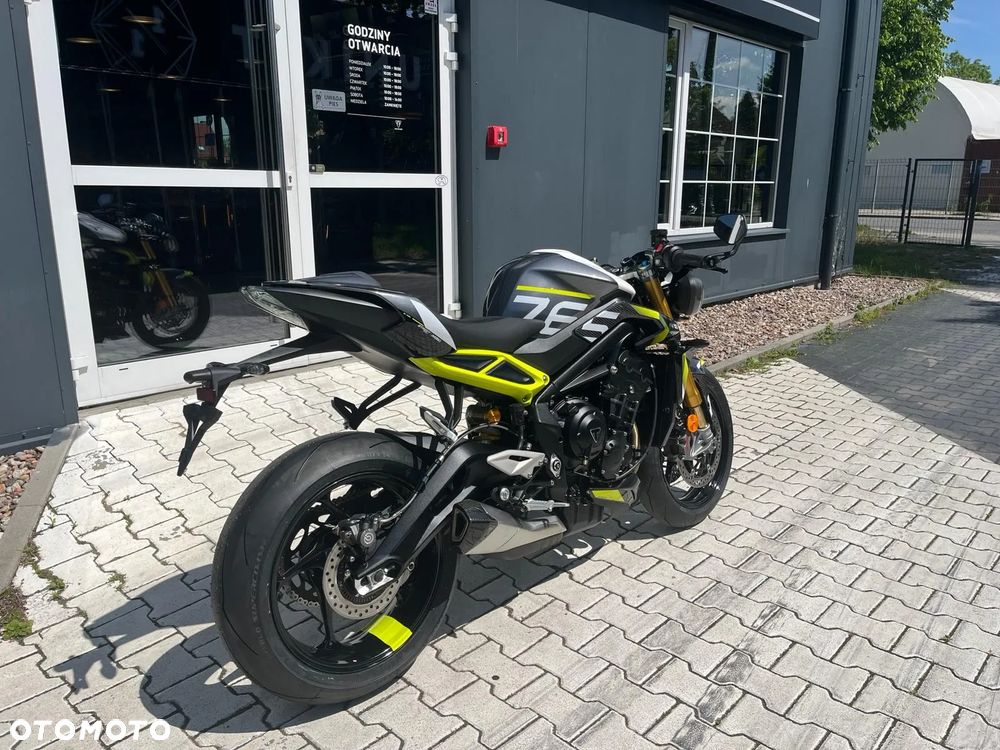 Triumph Street Triple - 22
