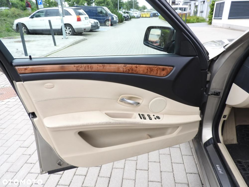 BMW Seria 5 530d xDrive - 15