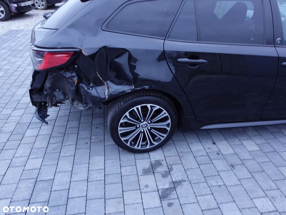 Toyota Corolla 1.8 Hybrid Team Deutschland - 9