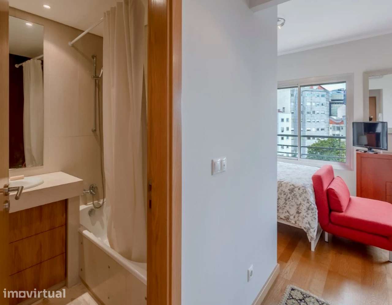 Apartamento T0 com varanda e ar condicionado - Grande imagem: 2/14