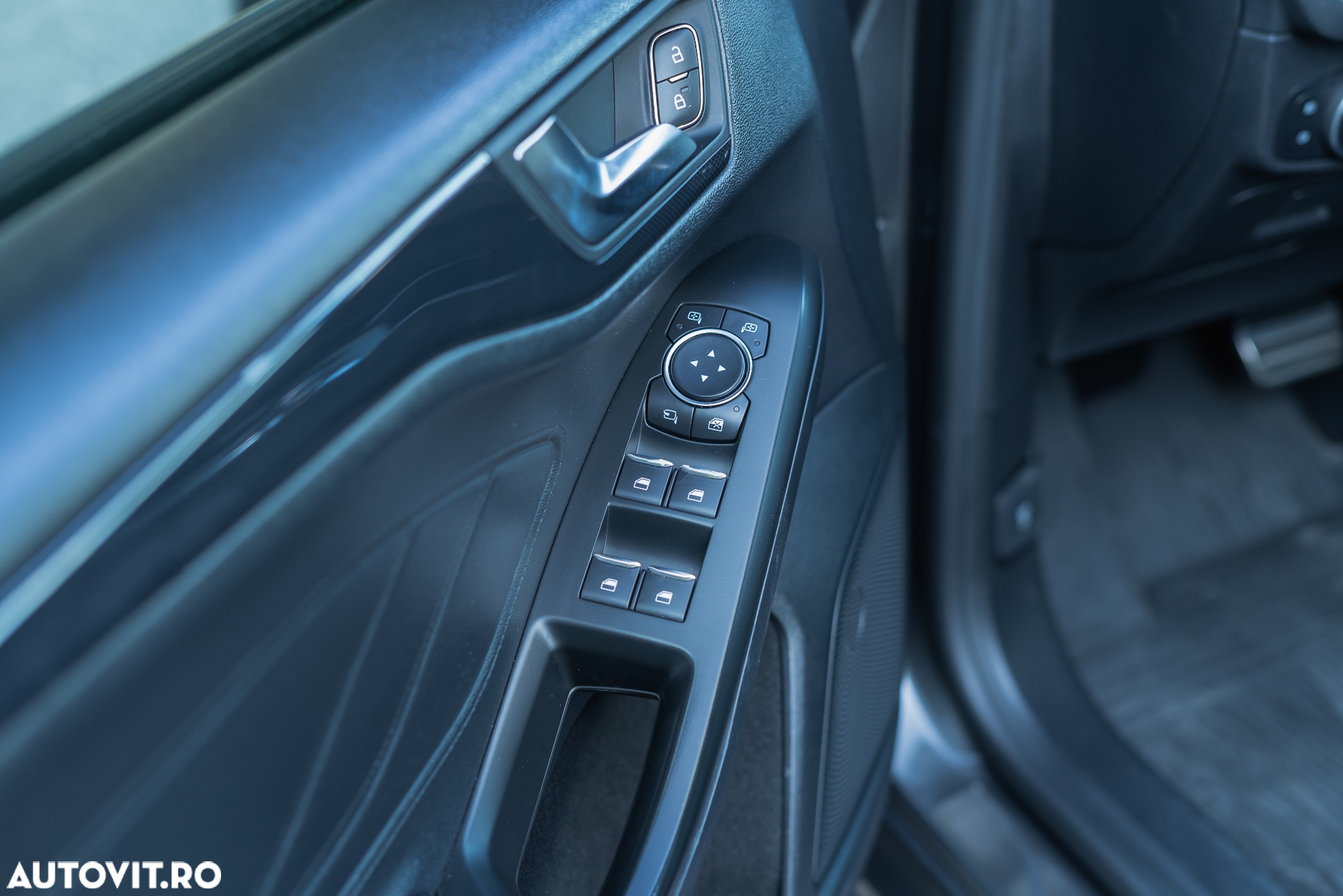 Ford Focus Turnier 1.5 EcoBlue Start-Stopp-System Aut. ST-LINE STYLE - 31