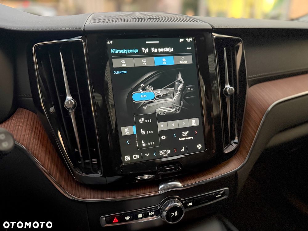 Volvo XC 60 B5 B AWD Ultimate Dark - 36