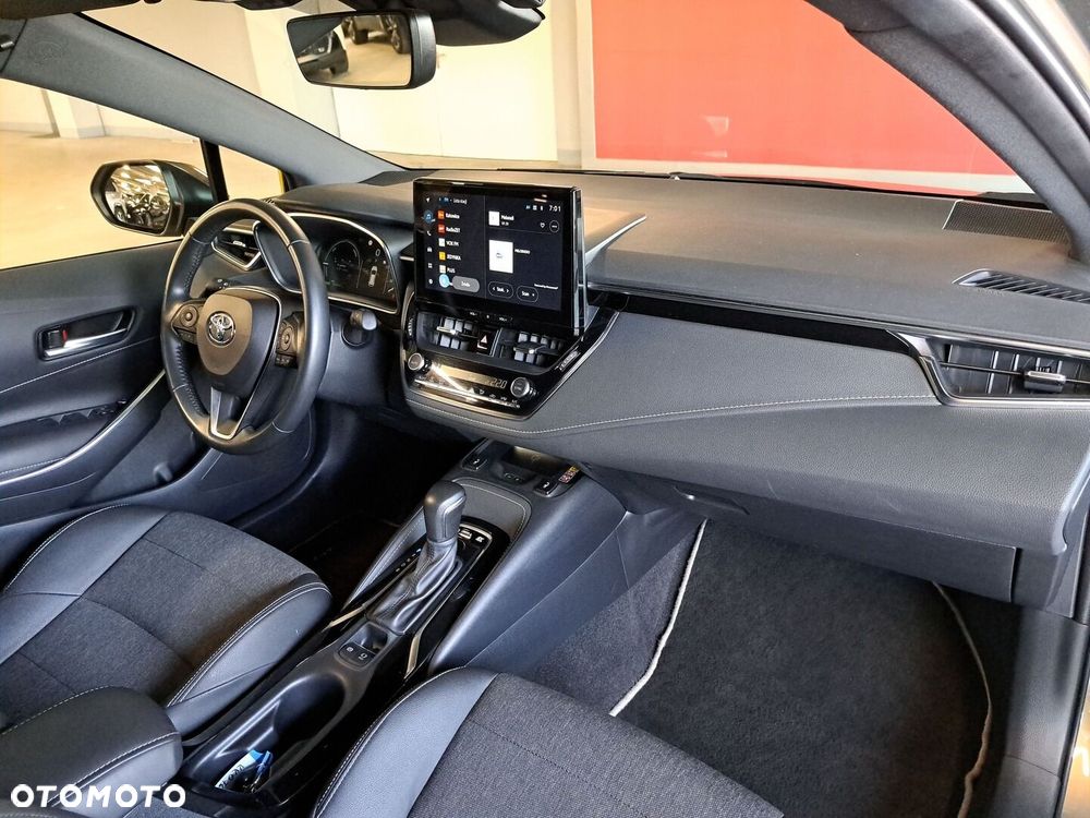 Toyota Corolla 1.8 Hybrid Style - 17