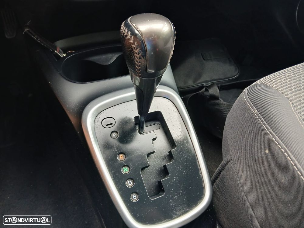 Toyota Yaris 1.5 HSD Comfort+P.Techno - 8