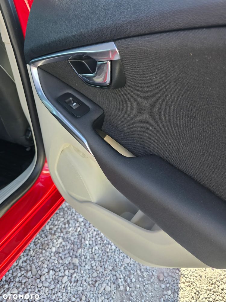 Volvo V40 T2 Drive-E Momentum - 23