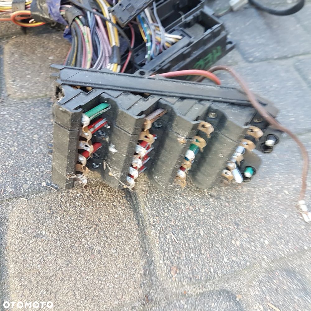 Kostka kość wtyk stacyjki wiązka elektryka instalacja MERCEDES W201 W202 W124 W126 dużo częsci 124 - 1