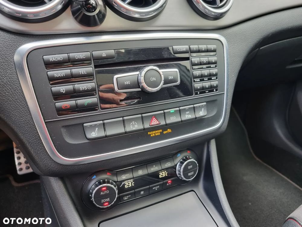 Mercedes-Benz GLA - 25