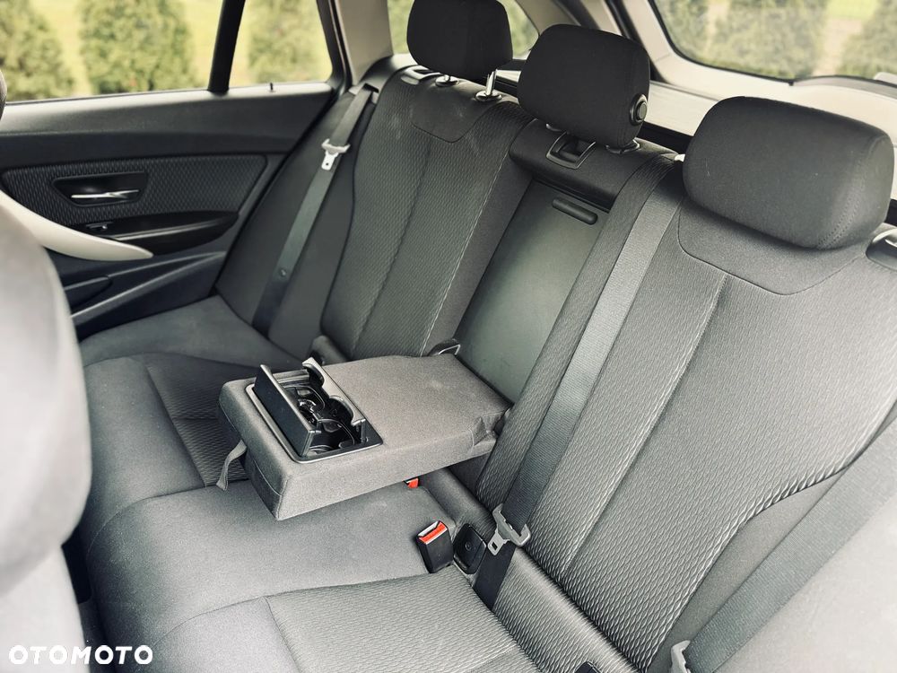 BMW Seria 3 318d - 15