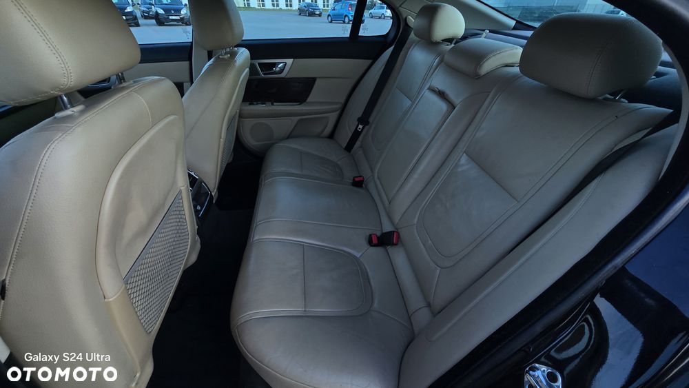 Jaguar XF 2.2 D Luxury - 12