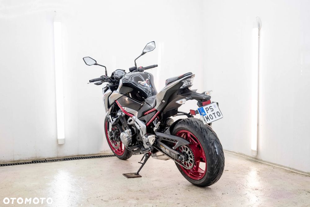 Kawasaki Z 900 - 8