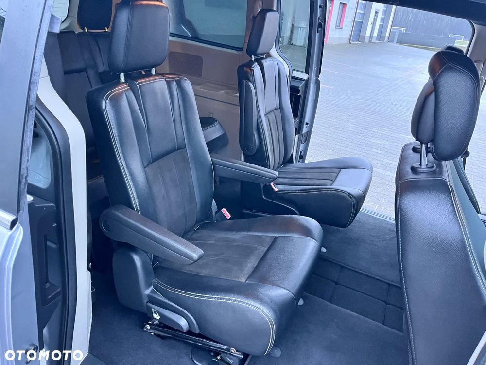 Dodge Grand Caravan - 8