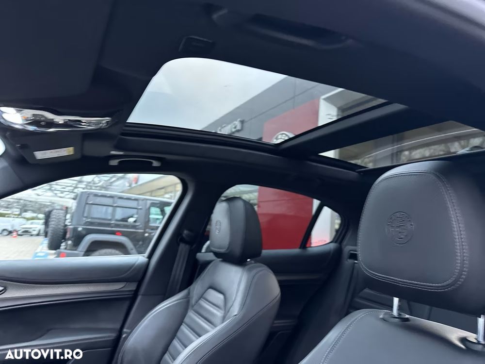 Alfa Romeo Stelvio V6 2.9 Bi-Turbo AT8-Q4 Quadrifoglio - 9