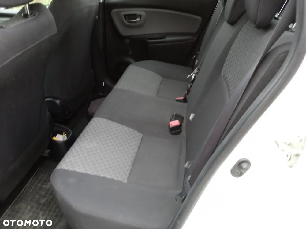 Toyota Yaris - 10