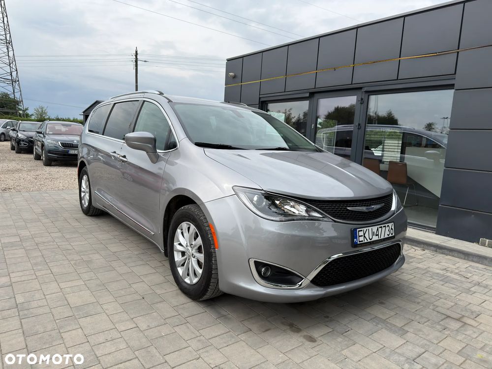 Chrysler Pacifica - 3