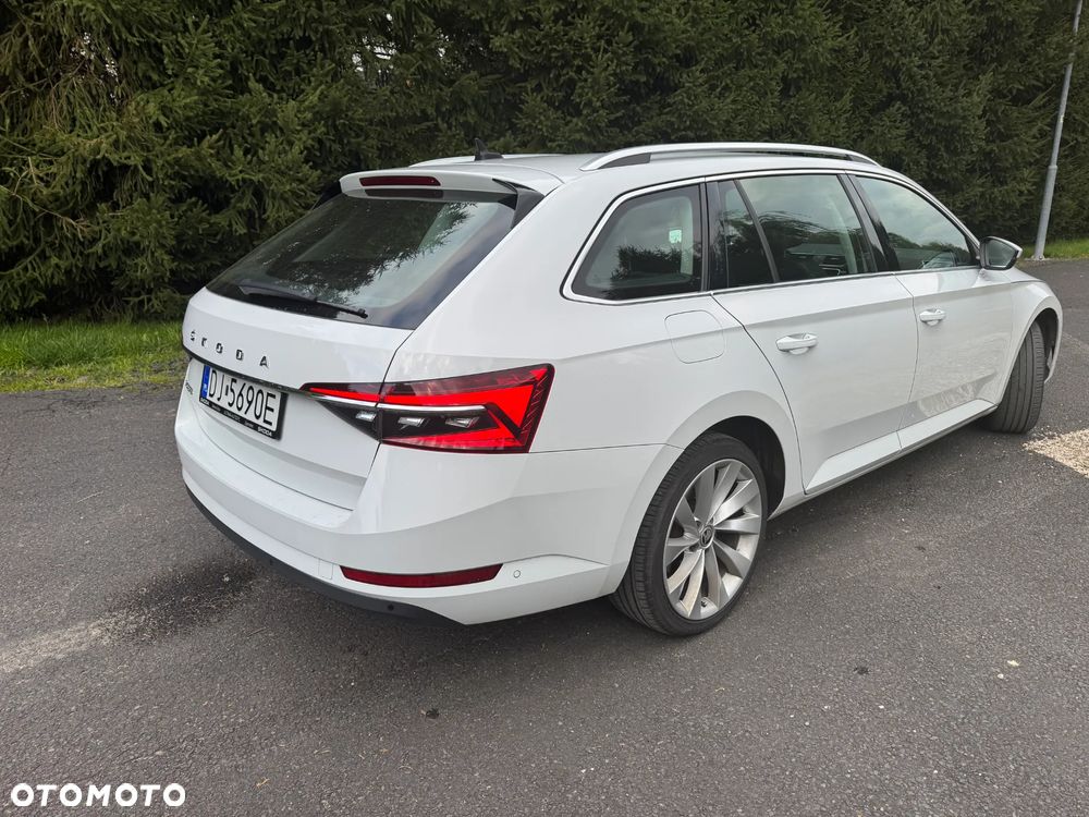 Skoda Superb Combi 2.0 TDI DSG Premium Edition - 4