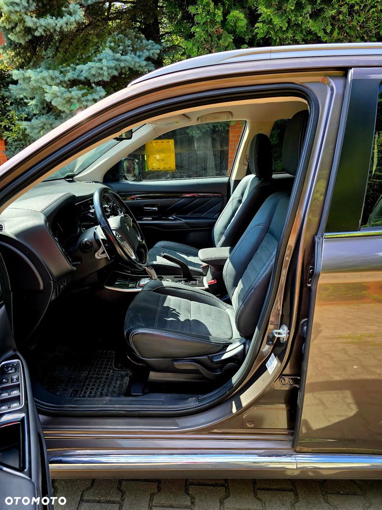 Mitsubishi Outlander - 12