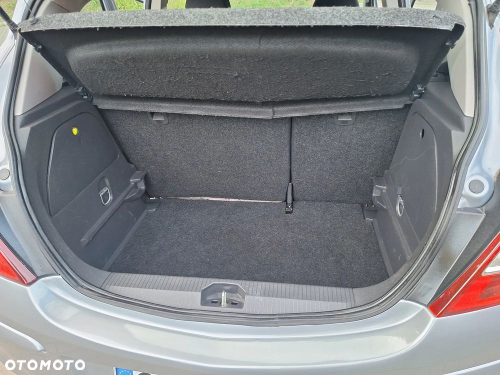Opel Corsa 1.2 16V Cosmo - 17