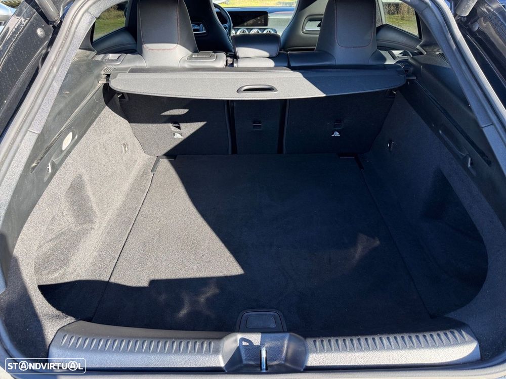 Mercedes-Benz CLA 200 d Shooting Brake AMG Line Aut. - 13